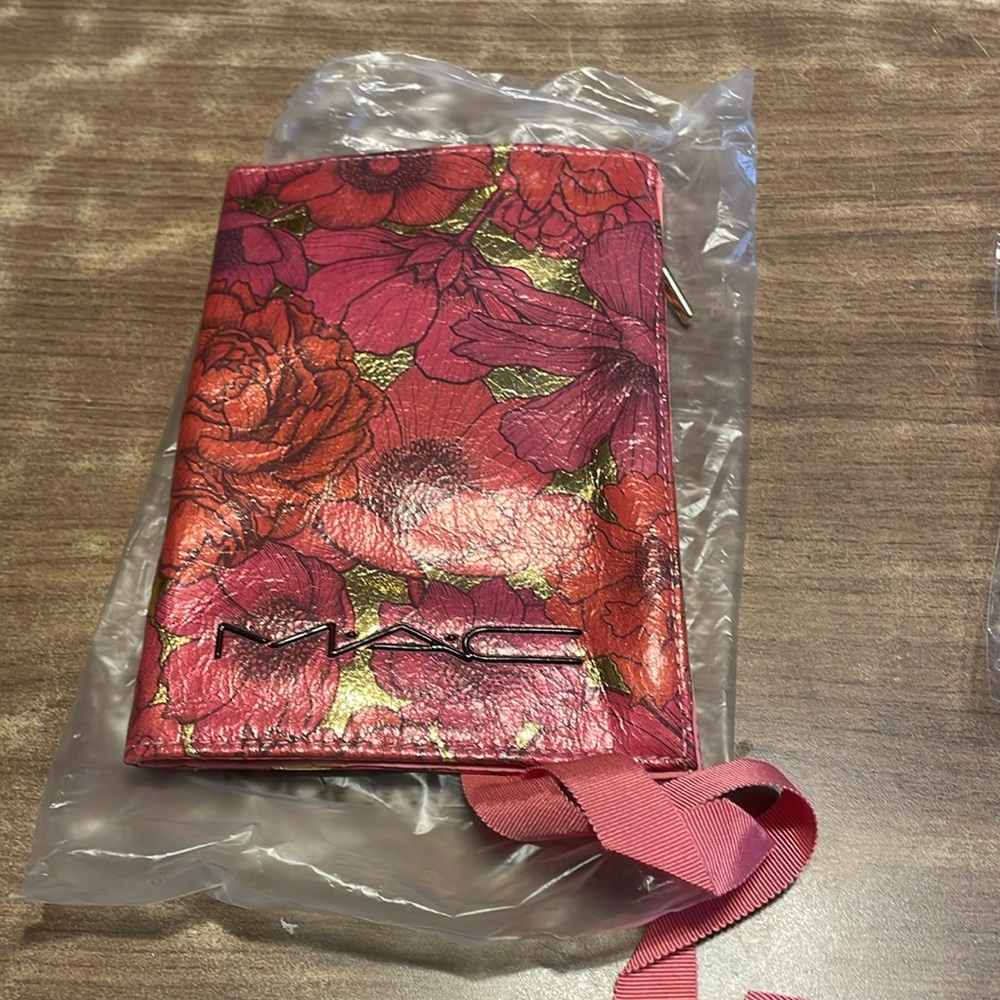MAC Bag with Brushes